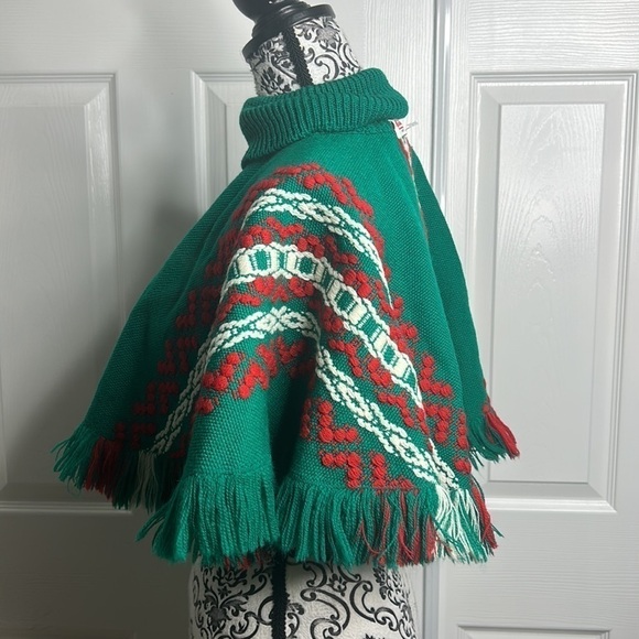 Marianne Wendt Aztec Collared Shawl Cover Green White Red READ Chile - Picture 4 of 11
